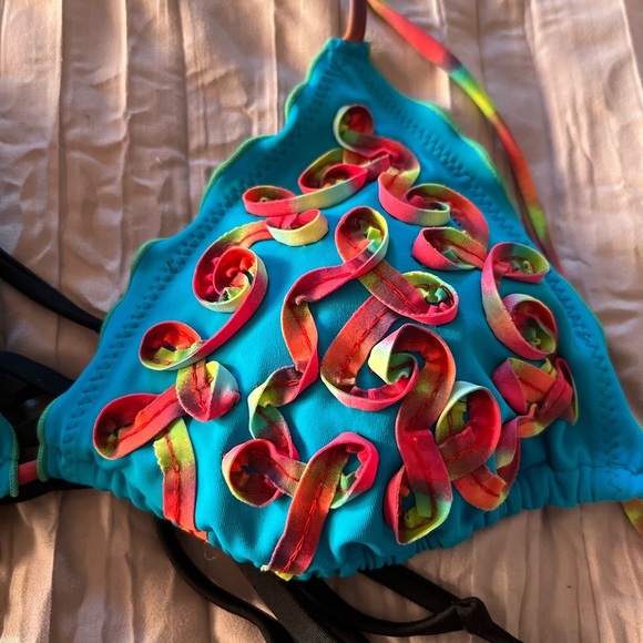 🖤🖤LIKE NEW 2 BIKINI TOPS SZ L🖤🖤 - Picture 5 of 6